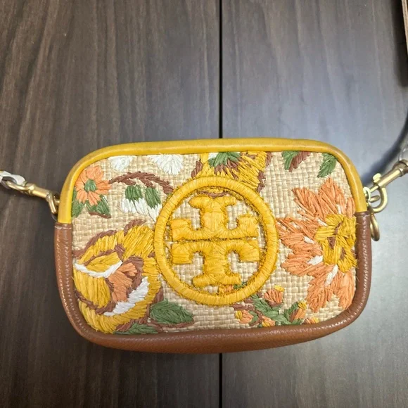 Cross over purse for sale - Picture 1 of 3